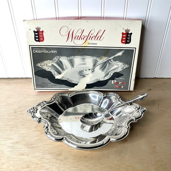 Vintage Retro International Deep Silver Wakefield Two-Piece Party Set Bowl Spoon - Picture 1 of 8